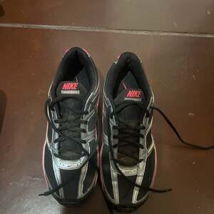 Nike Women's Reax Run 5 Black Metallic Silver Pink Running Shoes 407987-001